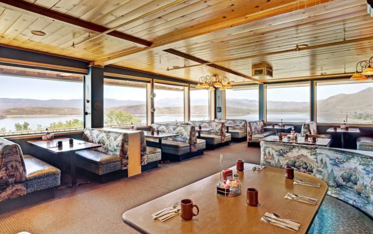 Discover the warmth and comfort of Topaz Lodge